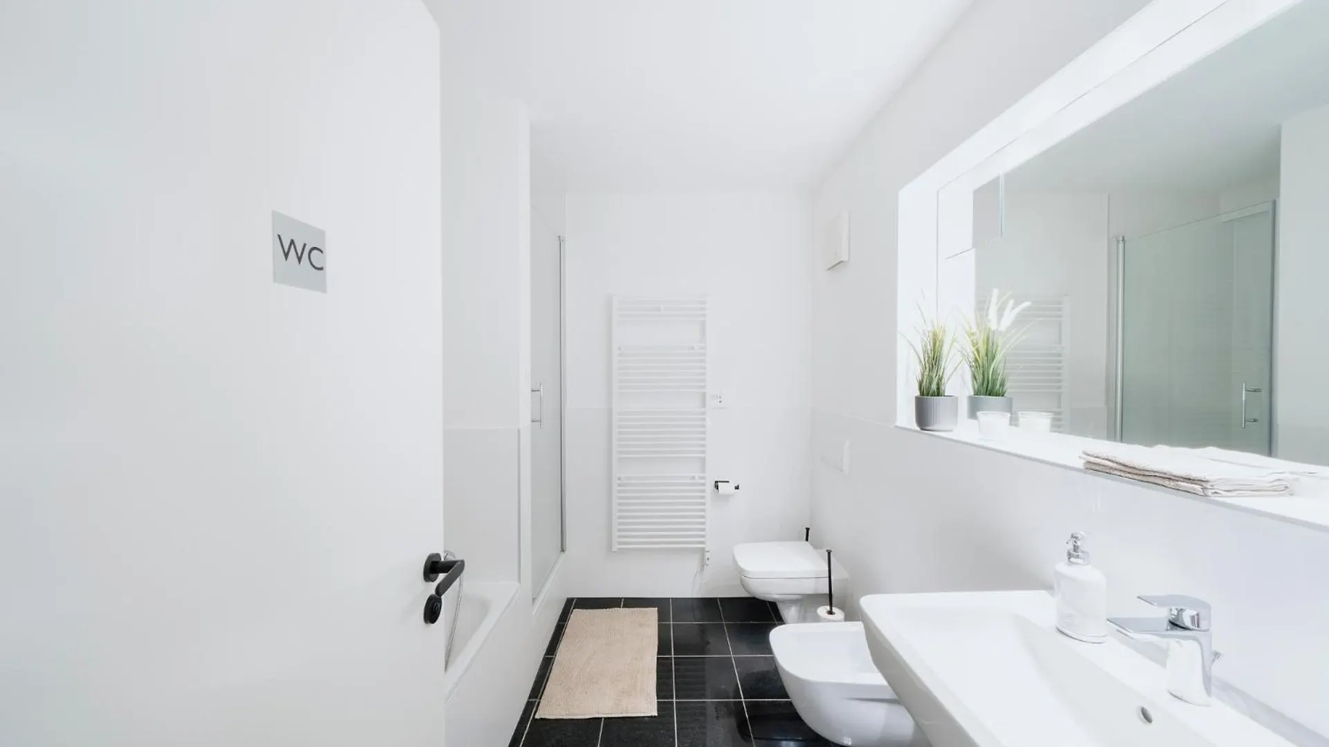Appartamento Luxurious 105M2 Penthouse In Prime Location 4 Bedroms & Balcony Berlino 0*,  Germania