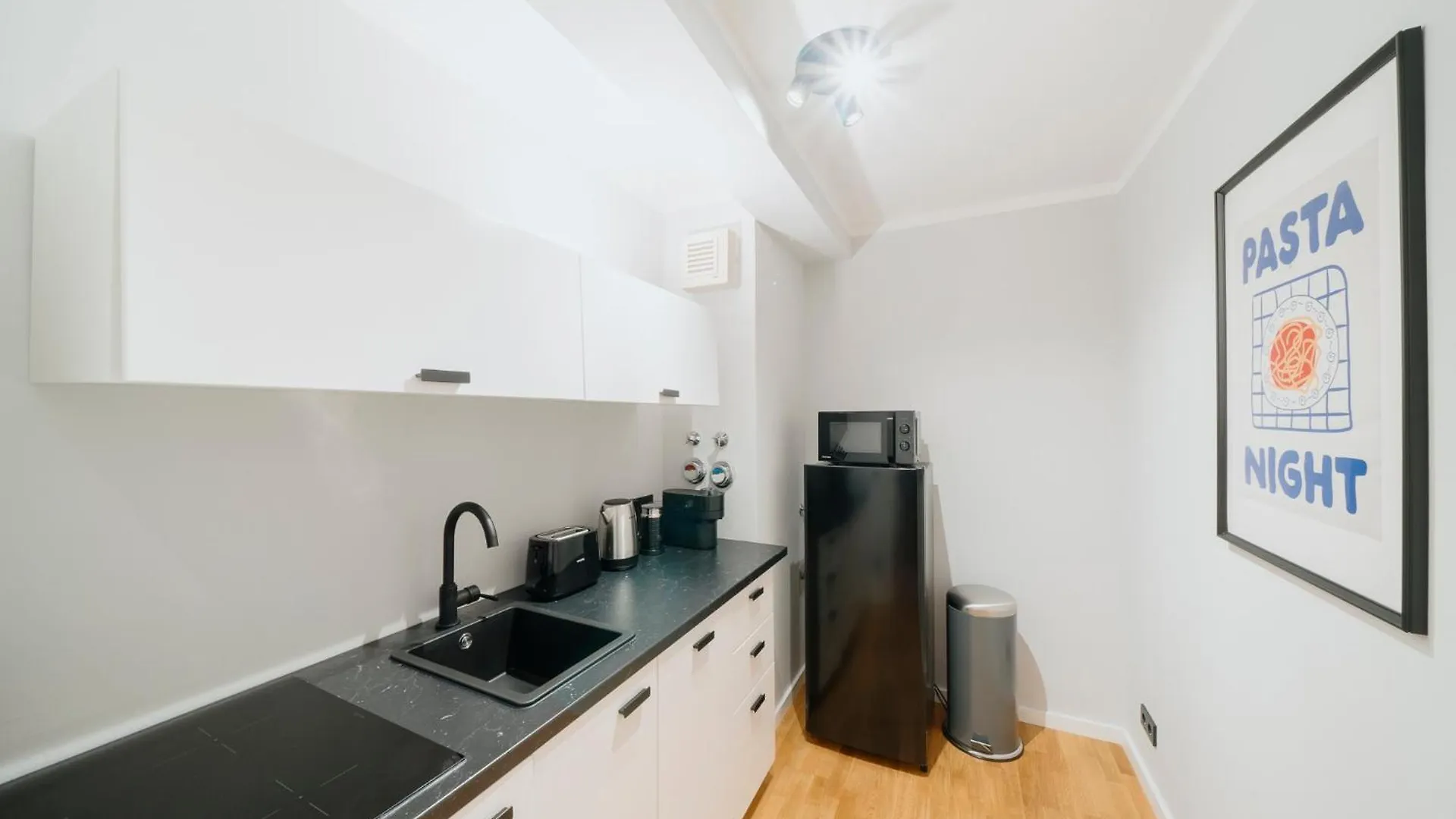 Appartamento Luxurious 105M2 Penthouse In Prime Location 4 Bedroms & Balcony Berlino 0*,
