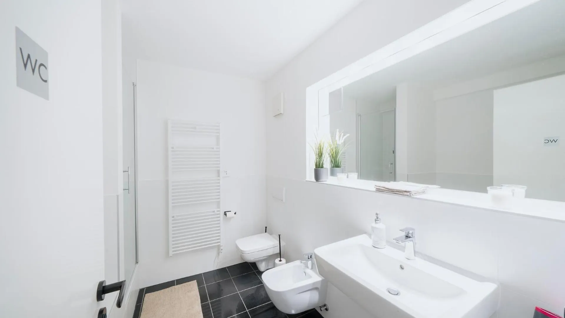 Appartamento Luxurious 105M2 Penthouse In Prime Location 4 Bedroms & Balcony Berlino